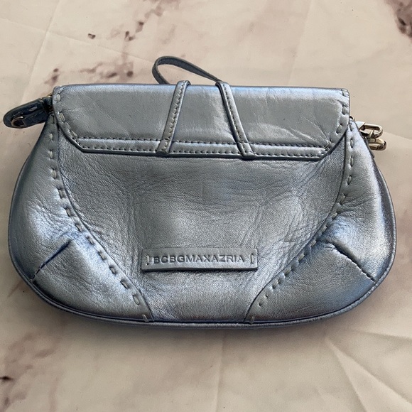 BCBG MAXAZRIA wristlet metallic baby blue - Picture 2 of 9